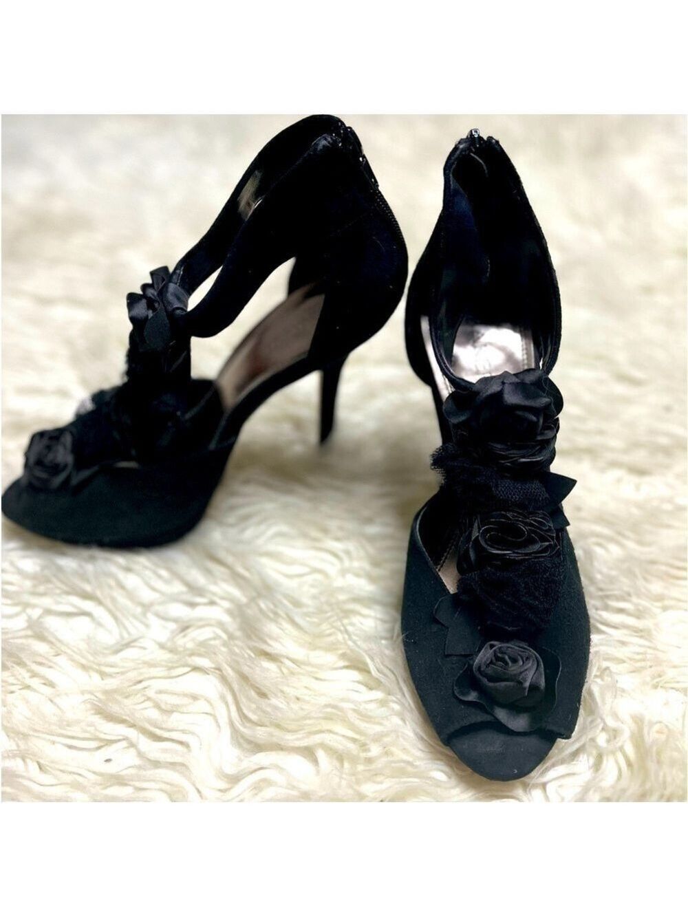 Bakers Women’s Black Suede Flower High Heel Shoes. Size 9